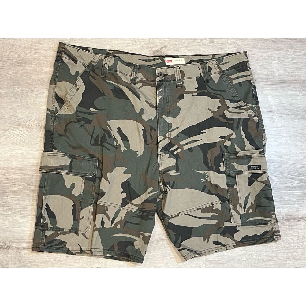 Wrangler Shorts Men's 46 Green Camo Cargo‎ Relaxed Fit Outdoor Hiking